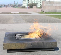 Den eviga lågan på Marsfältet Den eviga lågan på Marsfältet
